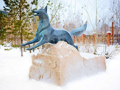 Скульптура "Черный лис"