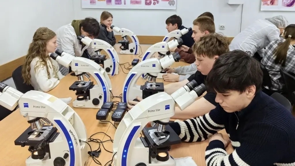 Погружение в медицину: кадеты посетили Сургутский медицинский институт!